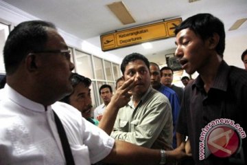 Penumpang sandera petugas Garuda Indonesia di Bandara Jalaluddin
