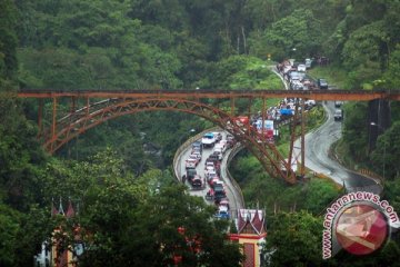 Jalur Padang Panjang-Bukittinggi macet