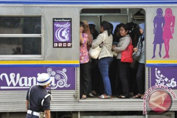 Penumpang KRL Depok-Jakarta cemas kasus Bintaro
