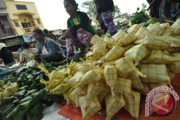 Ribuan warga Trenggalek rayakan lebaran ketupat