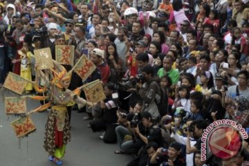Ribuan warga nikmati Pawai Budaya Nusantara di Monas