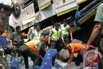 Korban jiwa kecelakaan bus Bogor jadi 19 orang