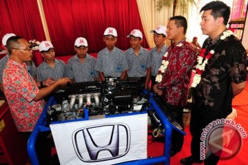 Honda sumbang alat praktik otomotif bagi SMK Malang