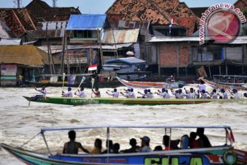 Lomba Kapal Hias dan Bidar