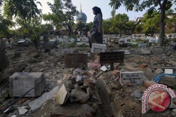 Puluhan makam di Sentani dirusak