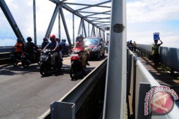 Tabrakan beruntun di Jembatan Kapuas sebabkan kemacetan