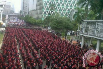 Ribuan buruh bergerak menuju Istana 