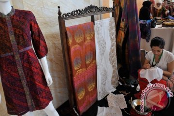 Kain ikat Bali warnai wisata pendamping pemimpin APEC