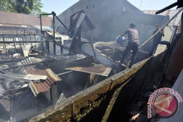 Seorang tewas akibat kebakaran rumah di Surabaya