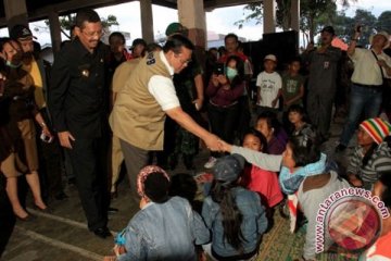 Kemensos salurkan bantuan untuk pengungsi Sinabung