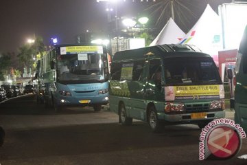 Akhir pekan, pengunjung berebut shuttle bus IIMS