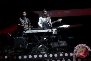 Yovie Widianto ciptakan lagu di panggung konser