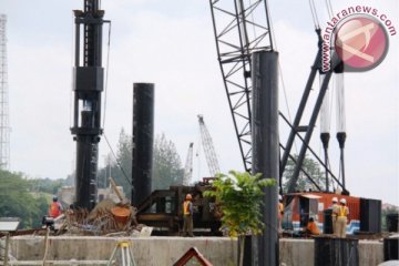 Tinjau Pembangunan Jembatan