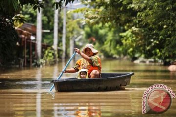 Banjir Thailand setelah hujan deras dan pasang tinggi