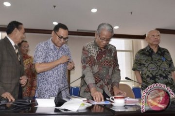 Majelis Kehormatan masih berupaya panggil sopir Akil