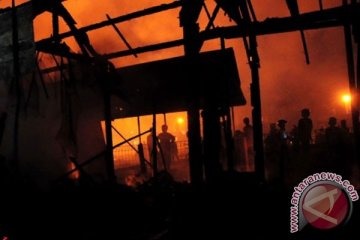 Toko busana muslim di Tulungagung terbakar