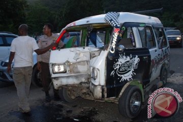 Sopir angkot berusia 15 tahun tabrak pengendara motor