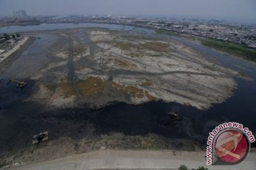 Waduk Pluit siaga satu