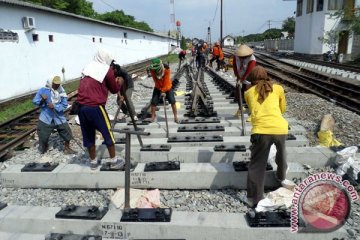 Boediono berharap pemerintah mendatang bangun jalur ganda selatan