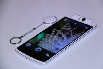 5 smartphone dengan kamera depan berlampu kilat
