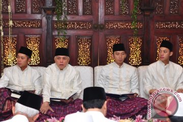 Herawati Boediono ikut siraman anak Hatta