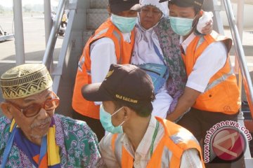 Suasana haru warnai kedatangan jemaah haji Sumut