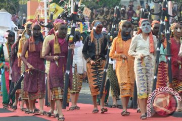 Pawai Budaya Keberagaman puncaki Lampung Krakatau Festival 2018