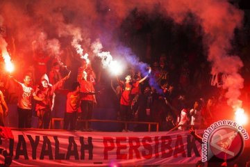 Insiden suar tanggung jawab panitia pertandingan