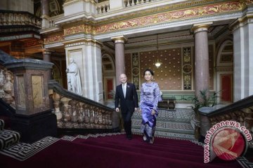 Suu Kyi belajar dari proses perdamaian Irlandia Utara