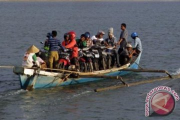 ANGKUTAN PERAHU JENEBERANG 