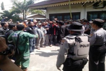 Demo Buruh/Wahyu Ikhtiar
