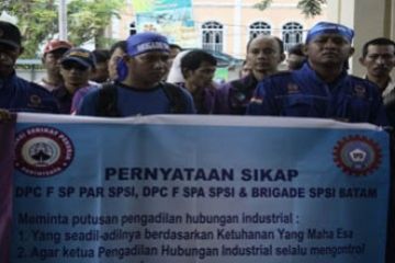 Tuntut PHI di Batam/Henky Mohari
