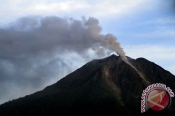 Gunung Sinabung keluarkan awan panas