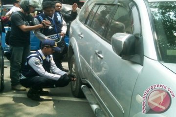 Razia "cabut pentil" di Glodok, Jembatan Lima, Pinangsia