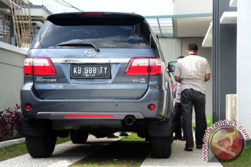 KPK sita dua mobil terkait kasus Akil Mochtar