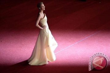 Jennifer Lawrence permah ditahan di bandara karena visa