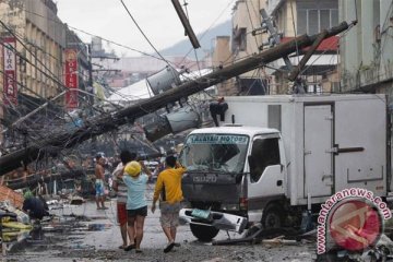 Helikopter Filipina yang bawa bantuan jatuh di Teluk Manila