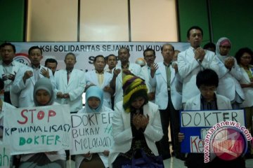 Puluhan dokter Denpasar ikut aksi solidaritas