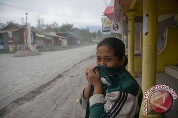 Letusan freatik Merapi picu hujan abu di lereng