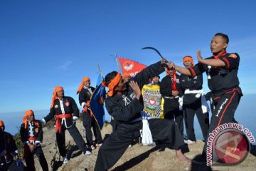 SAR temukan tujuh pendaki hilang di Gunung Lawu