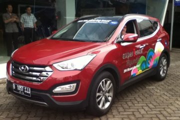 Saat Robbie Fowler berkemudi Hyundai Santa Fe di Jakarta