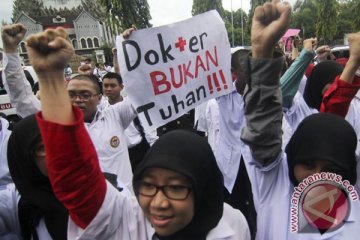 Pelayanan terganggu gara-gara dokter unjuk rasa