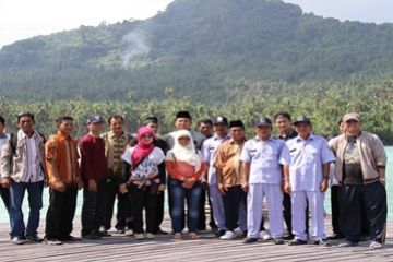 Kunjungan ke Pulau Kelarik