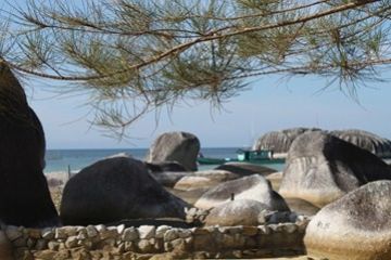 Pantai Berbatu Natuna/Evy R. Syamsir