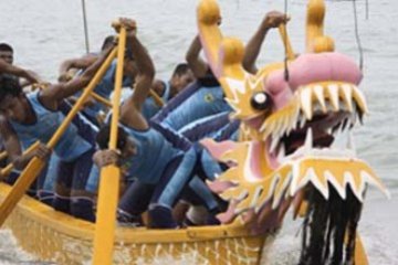 Perahu Naga/Henky Mohari