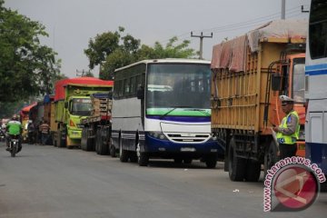 Kendaraan tertahan empat jam di Tol Ciujung