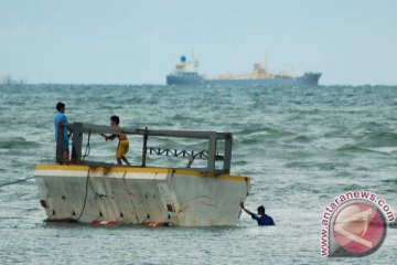 Lulusan SMK Zamrisyaf ubah gelombang laut menjadi listrik