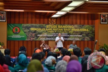 Dialog Menhut dalam Studi Banding Pengelolaan Hutan bagi Mahasiswa