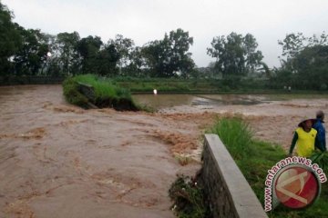 Tanggul jebol, puluhan rumah di Bandarlampung terendam