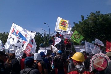 Aksi buruh timbulkan kemacetan di Jalan Merdeka Selatan
